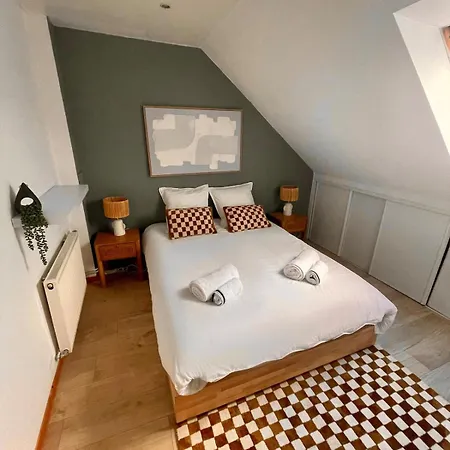 Апартаменты Large Comfortable House For Groups And Families *