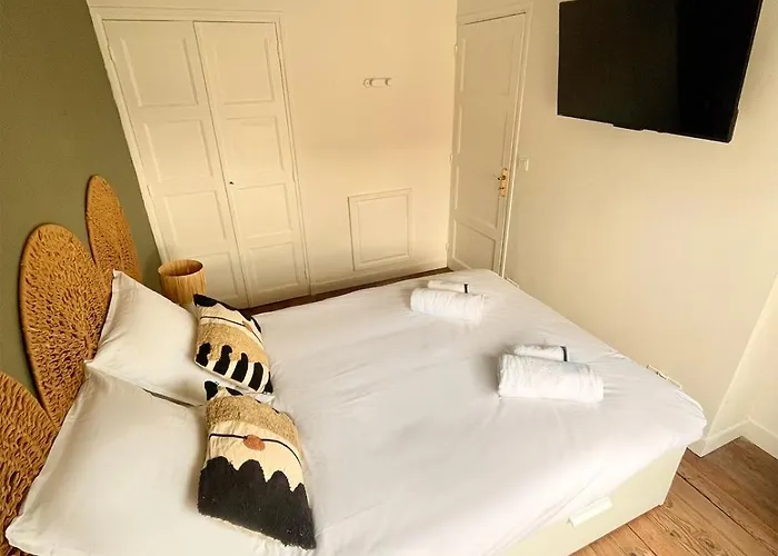 Large Comfortable House For Groups And Families